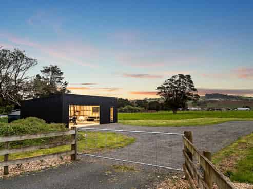 16 Parker Lane, Buckland