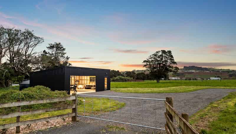 16 Parker Lane, Buckland