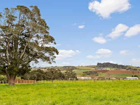 16 Parker Lane, Buckland