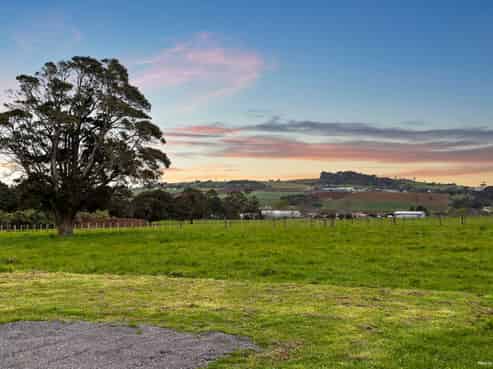 16 Parker Lane, Buckland