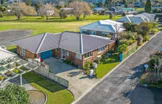 8 Garden Grove, Tairua