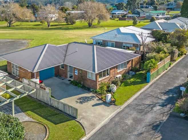 8 Garden Grove, Tairua