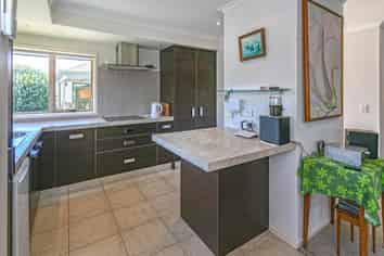 8 Garden Grove, Tairua
