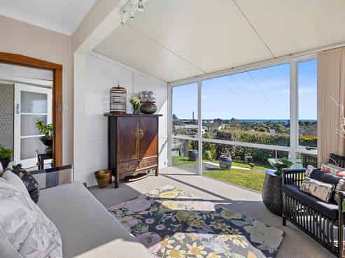 11 Burns Street, Westown