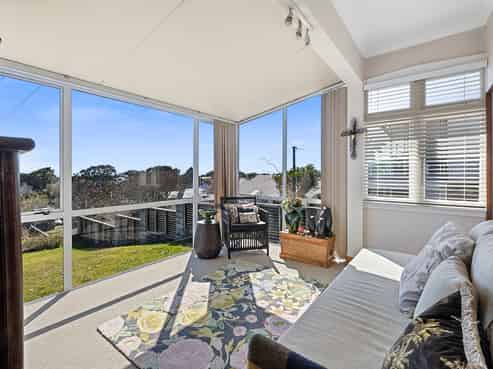 11 Burns Street, Westown