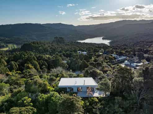 12 Victory Road, Laingholm