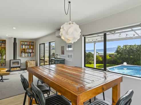 42 Hicks Crescent, Waikanae Beach