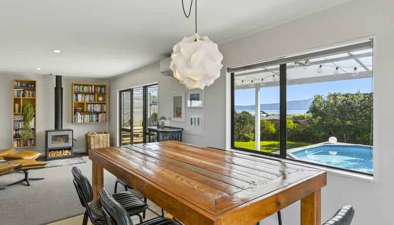 42 Hicks Crescent, Waikanae Beach