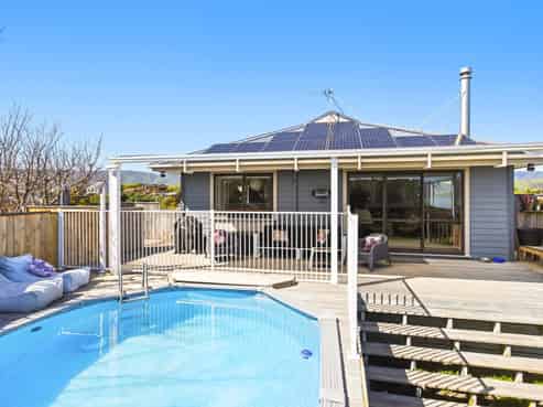 42 Hicks Crescent, Waikanae Beach