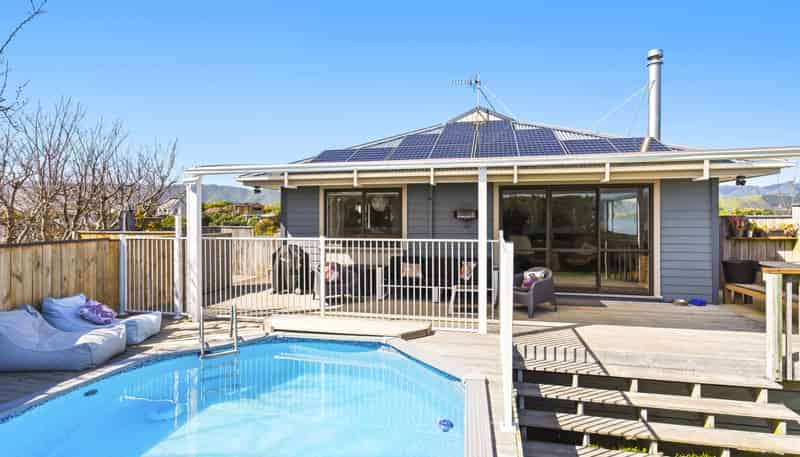 42 Hicks Crescent, Waikanae Beach