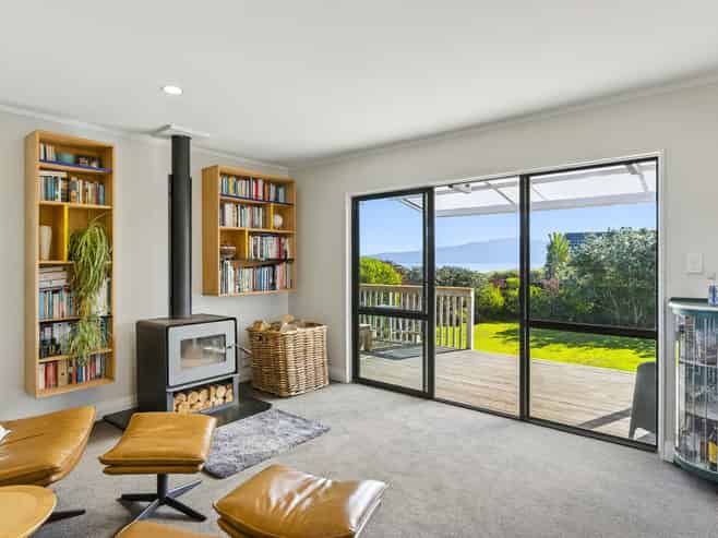 42 Hicks Crescent, Waikanae Beach