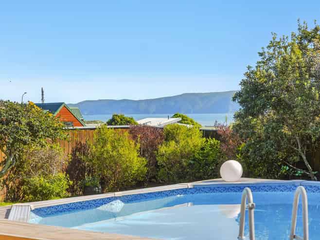 42 Hicks Crescent, Waikanae Beach