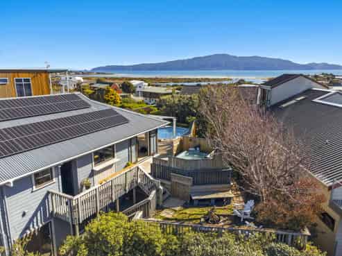 42 Hicks Crescent, Waikanae Beach