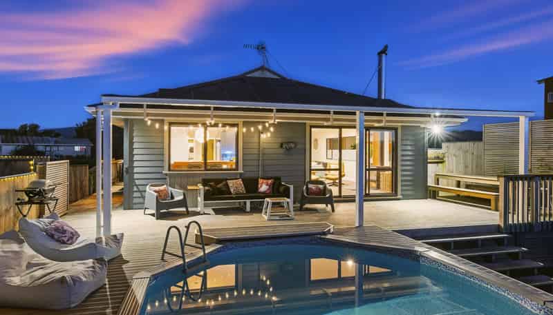 42 Hicks Crescent, Waikanae Beach