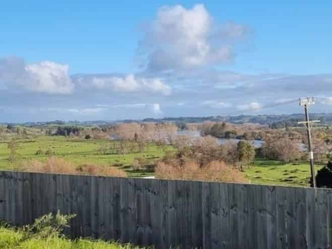 30 TE PUEA AVENUE, Meremere