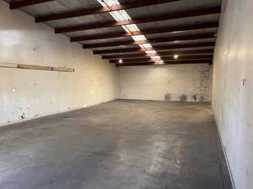 AFFORDABLE WORK OR STORAGE