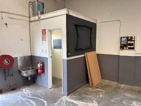 AFFORDABLE WORK OR STORAGE