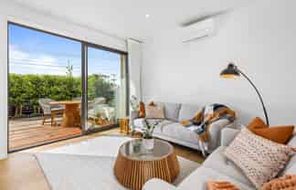 31/82 East Coast Road, Milford