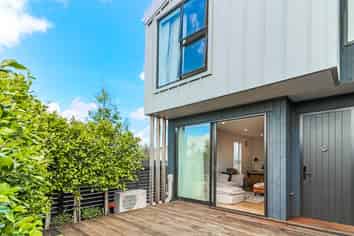 31/82 East Coast Road, Milford