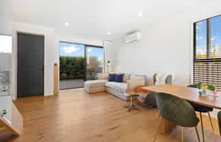 31/82 East Coast Road, Milford