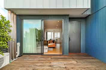 31/82 East Coast Road, Milford