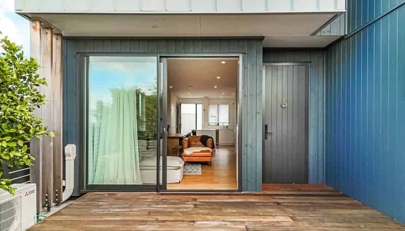 31/82 East Coast Road, Milford