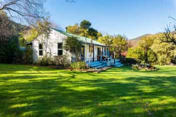 5B Lady Cobham Grove, Anakiwa