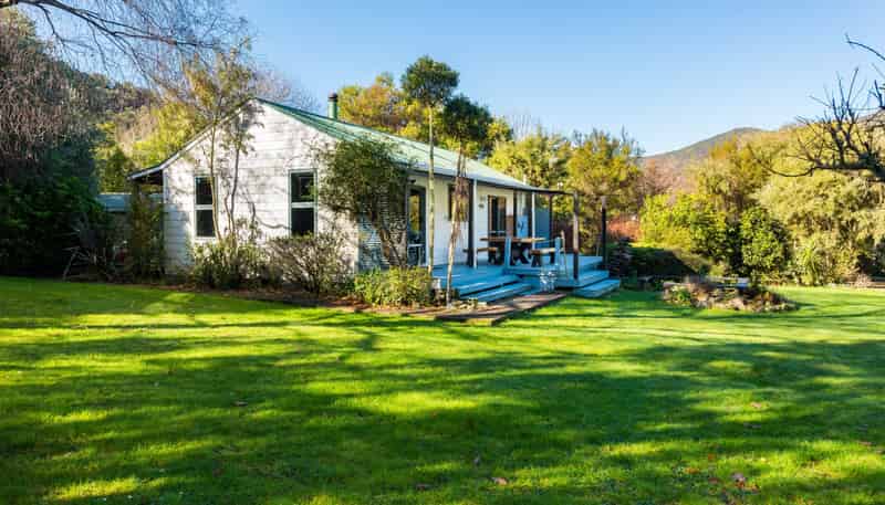 5B Lady Cobham Grove, Anakiwa