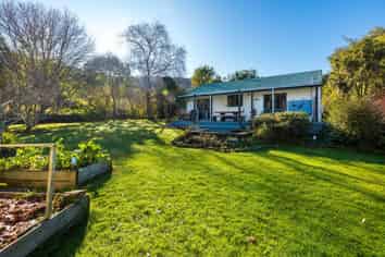 5B Lady Cobham Grove, Anakiwa