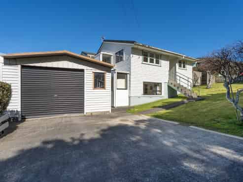 62 Franklyn Road, Tawa