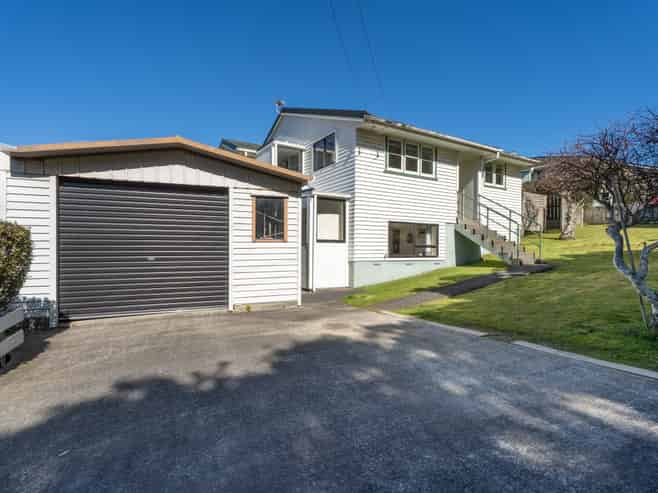 62 Franklyn Road, Tawa