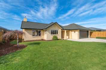  9 Saracen Avenue, Northwood