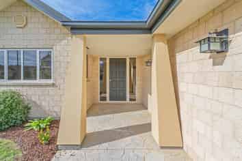  9 Saracen Avenue, Northwood