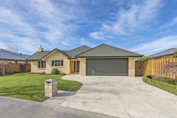  9 Saracen Avenue, Northwood