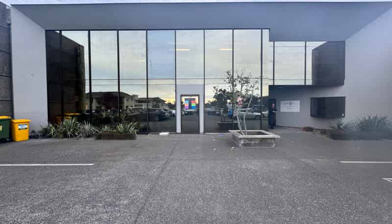 207 Avenue Road East, Hastings