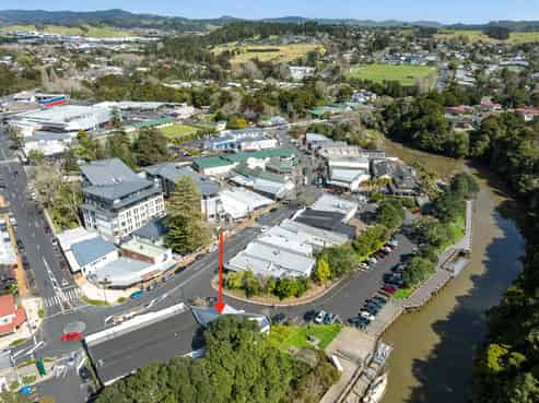 Riverfront tenanted investment