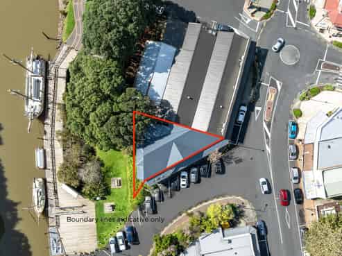 Riverfront tenanted investment