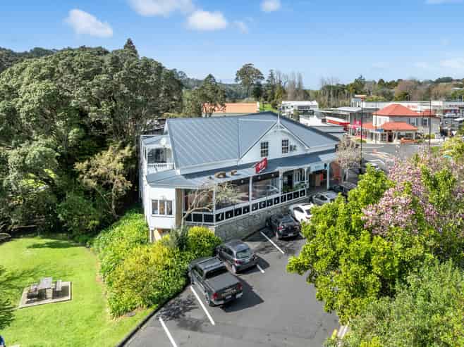 Riverfront tenanted investment