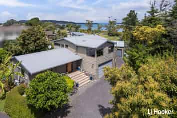 35 Athenree Road, Athenree