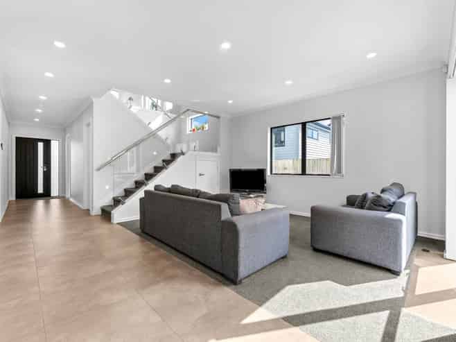 24A  Tui Crescent, Manurewa