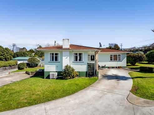 99 Clawton Street, Westown