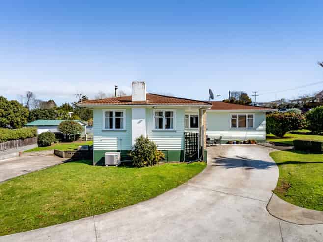 99 Clawton Street, Westown