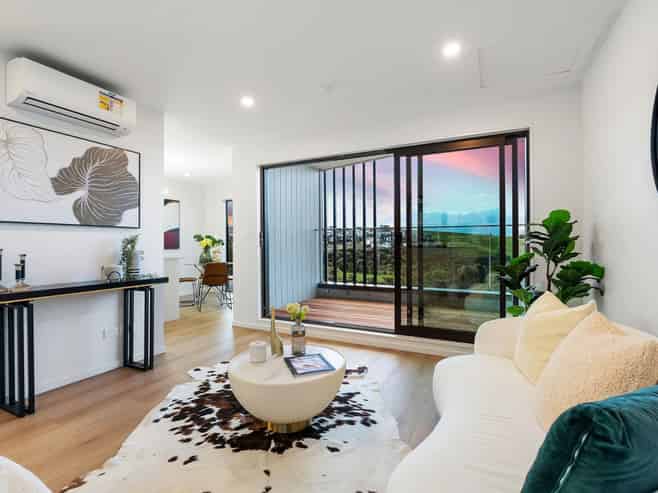 1090 Beach Road, Long Bay