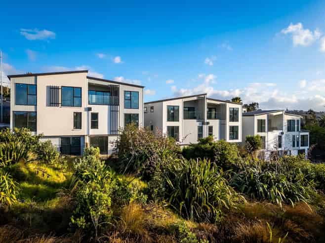 1090 Beach Road, Long Bay