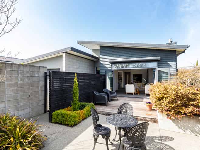 80 Tomes Road, Saint Albans