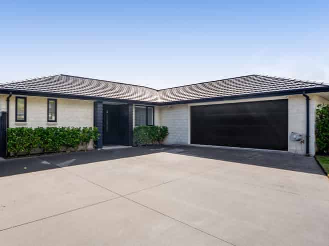 60 Magnolia Drive, Westown