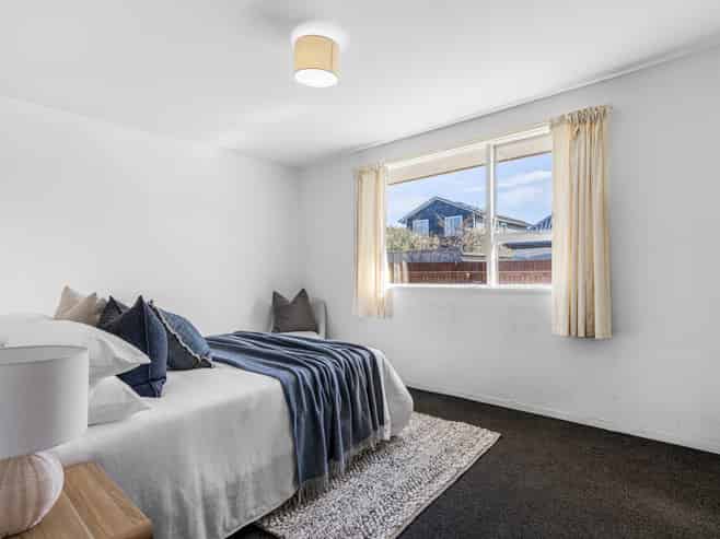 1/12 Lees Road, Strowan
