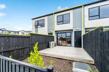 2/16 Clara Road, Silverdale