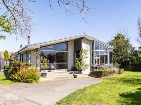 12A Tucker Lane, Clive