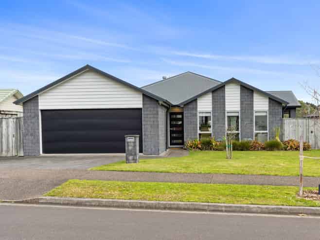 10 Rochfort Crescent, Pyes Pa